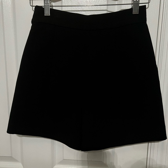 Zara Shorts - Picture 2 of 2
